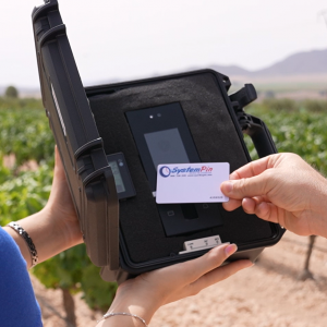 Maletín porta-terminales con modelo FacialPin-AD120